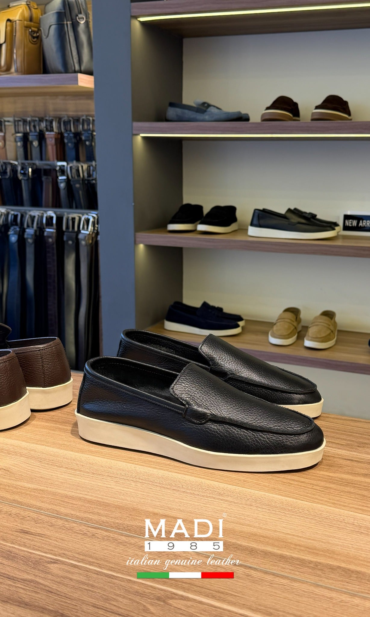 Italiano 6626 Black Leather