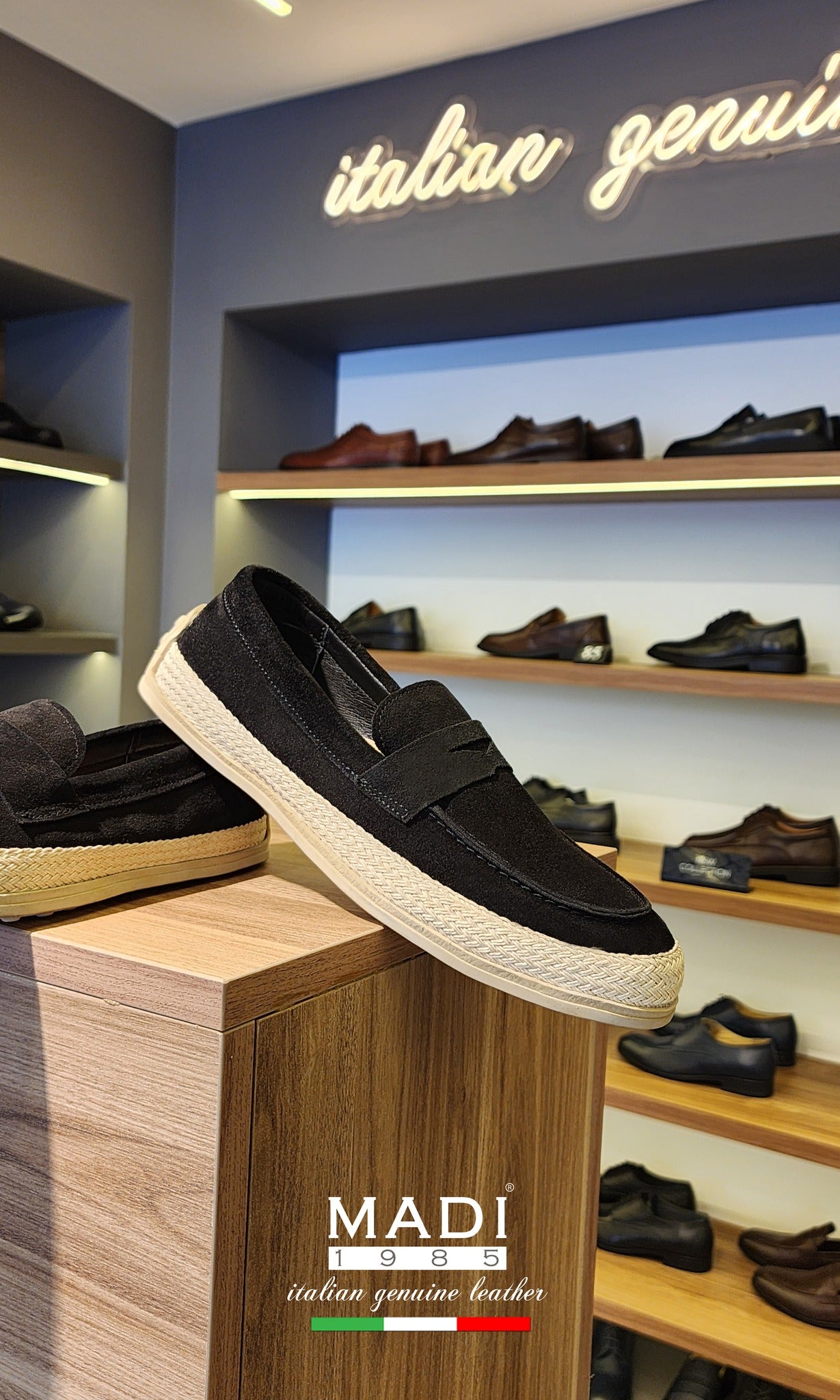 Italiano 1027 Black