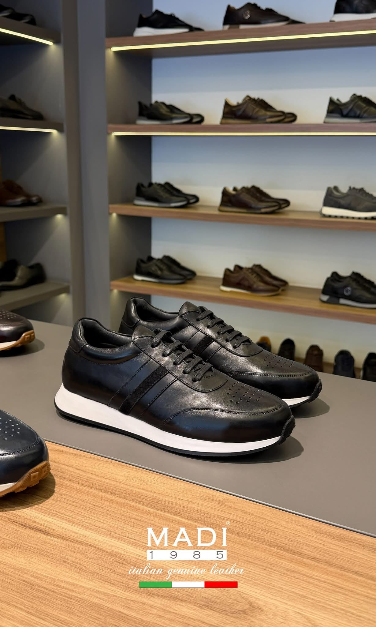 Italiano 202 Black