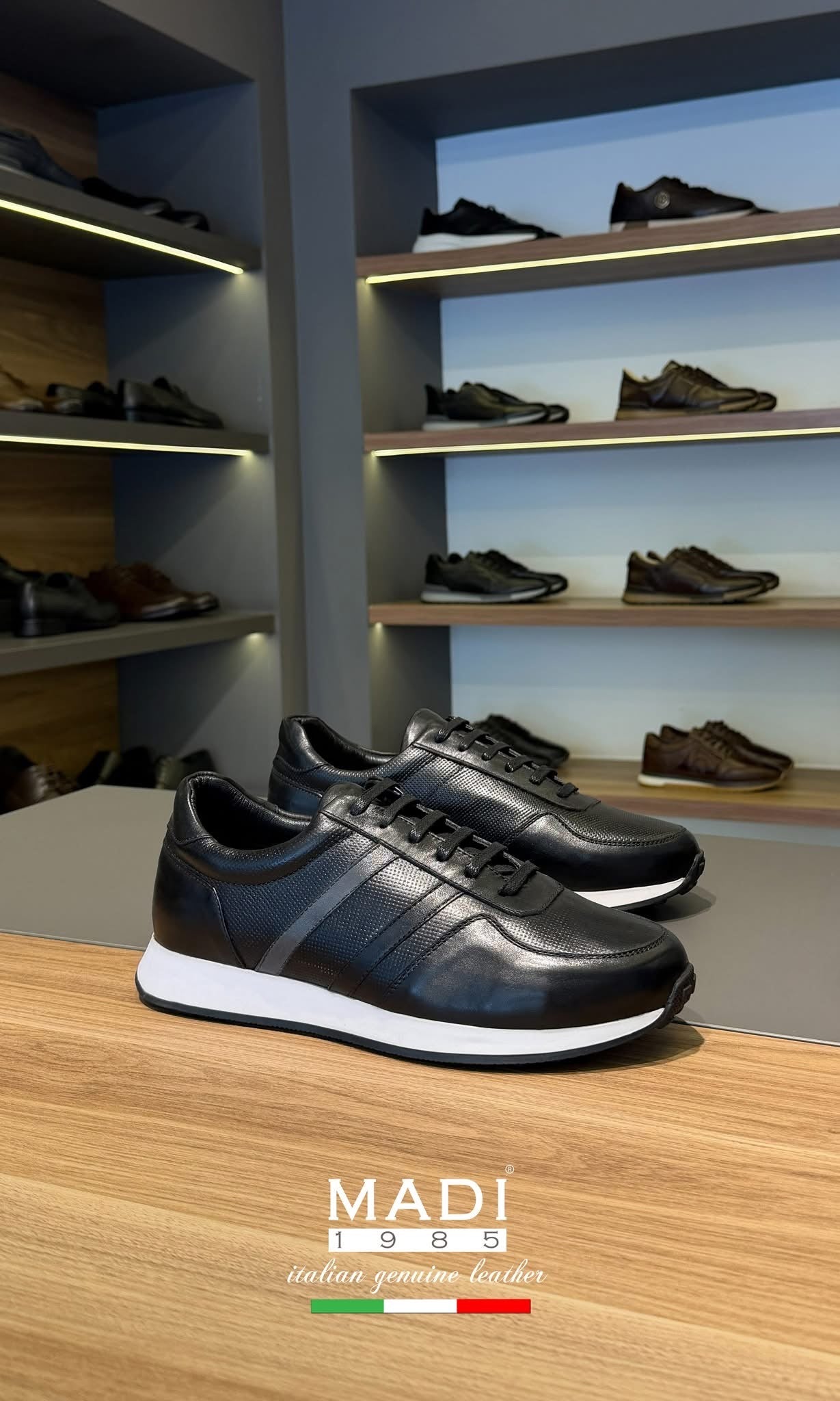 Italiano 2077 Black